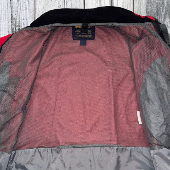 Woolrich Red & Gray Full-Zip Outdoor Jacket | Men's Size - Medium - Picture 10 of 10